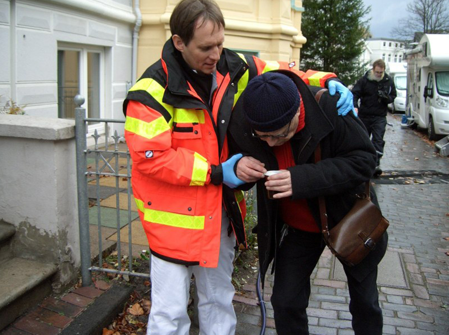 notarzt in lieber gemeinsam als einsam 3.jpg